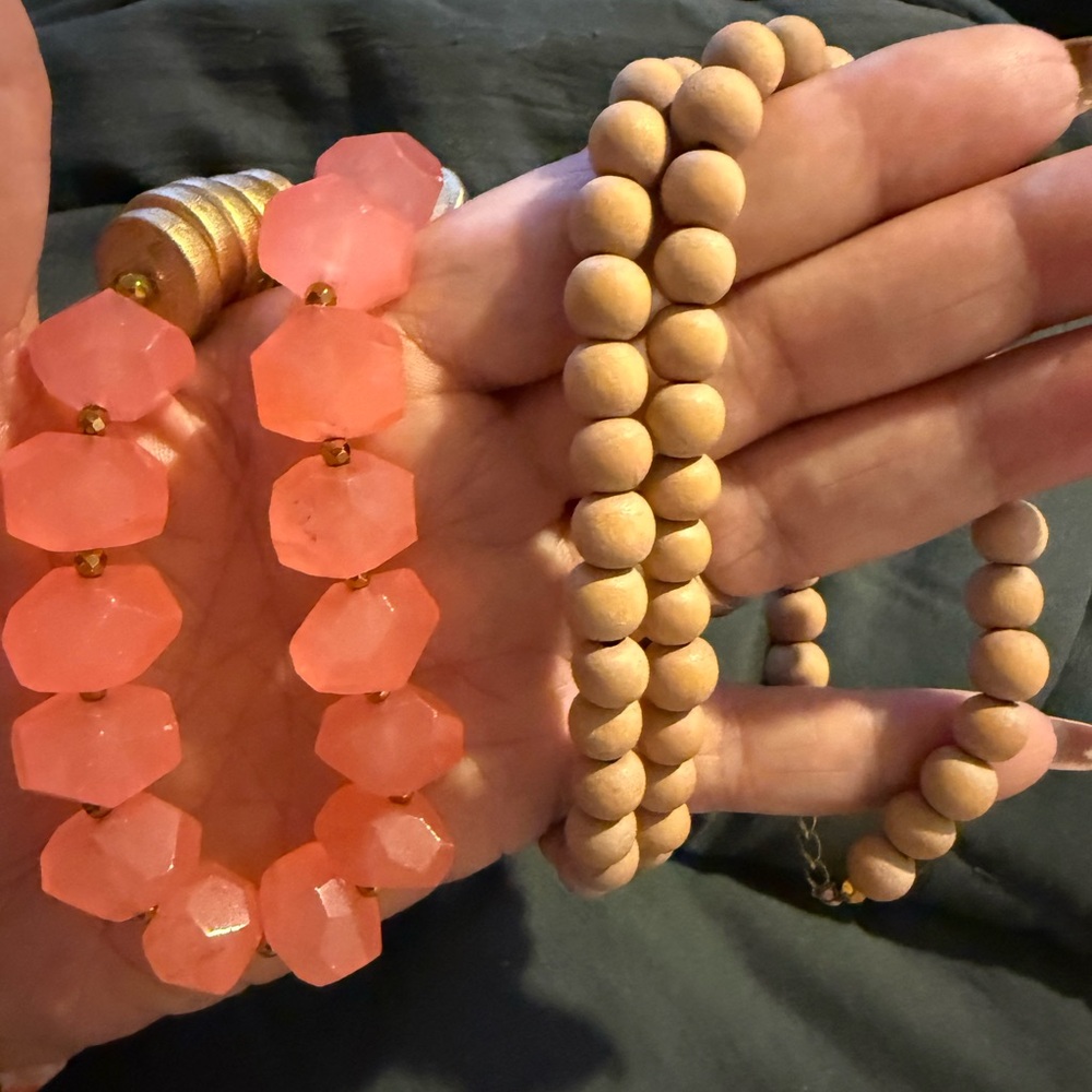 Chic Coral and Beige Beaded Necklace